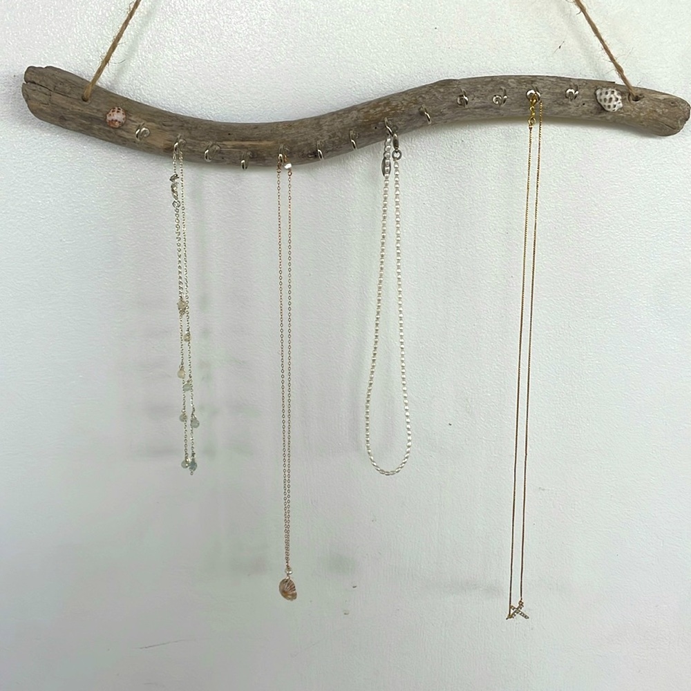 Jewelry hanger